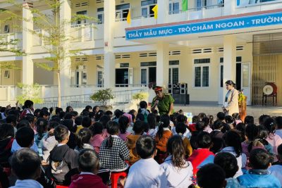 TUYÊN TRUYỀN ”AN TOÀN GIAO THÔNG” VÀ ”PHÒNG TRỐNG CHÁY NỔ” TẠI TRƯỜNG TH TRẦN PHÚ.