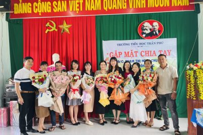 Chia tay giáo viên chuyển trường